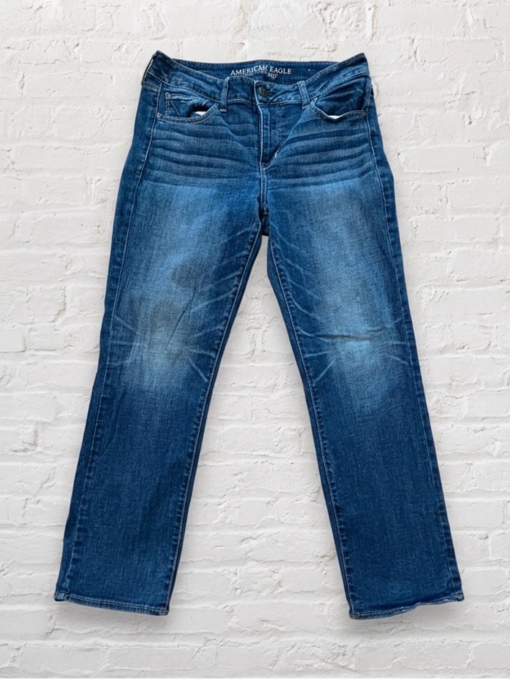 American Eagle Outfitters Women's Straight Leg Jeans in Medium Blue
